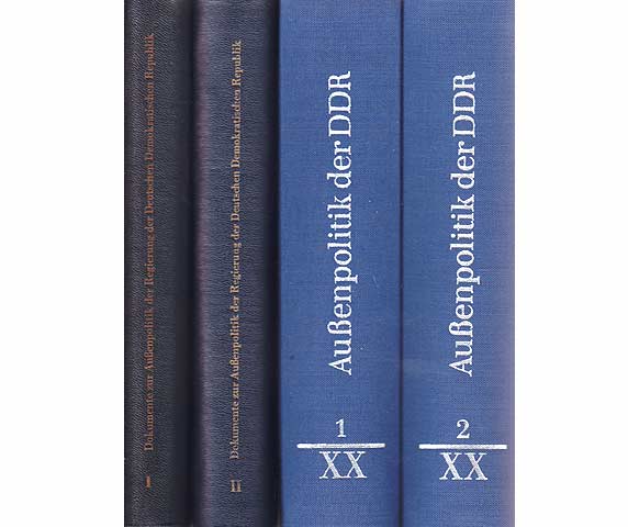 Büchersammlung "Dokumente zur Außenpolitik der DDR". 19 Titel (23 Bücher). 