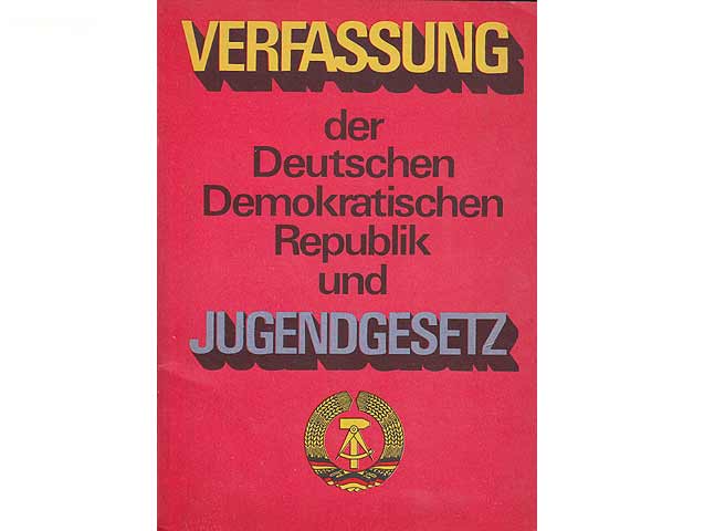 Konvolut "Verfassungen der DDR und ihre Entstehung/Vorläufer". 12 Titel. 