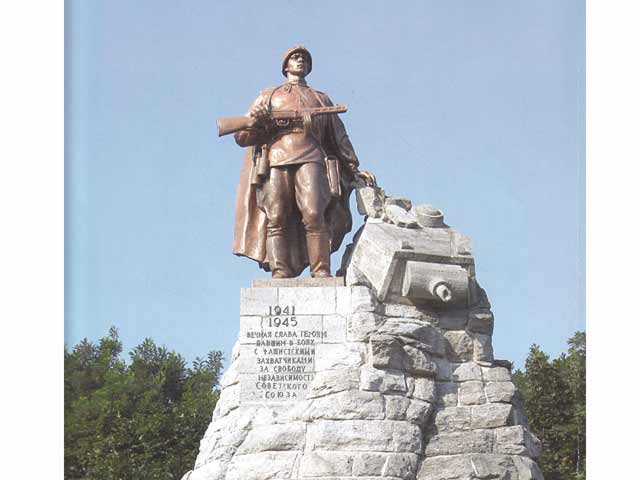 Konvolut „8. Mai 1945 – Tag der Befreiung“. 8 Titel. 