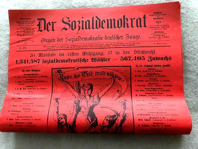 Zeitungs-Reproduktionen. 3 Titel. 